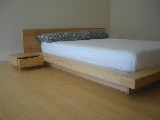 wood platform bed June08miami2.jpg